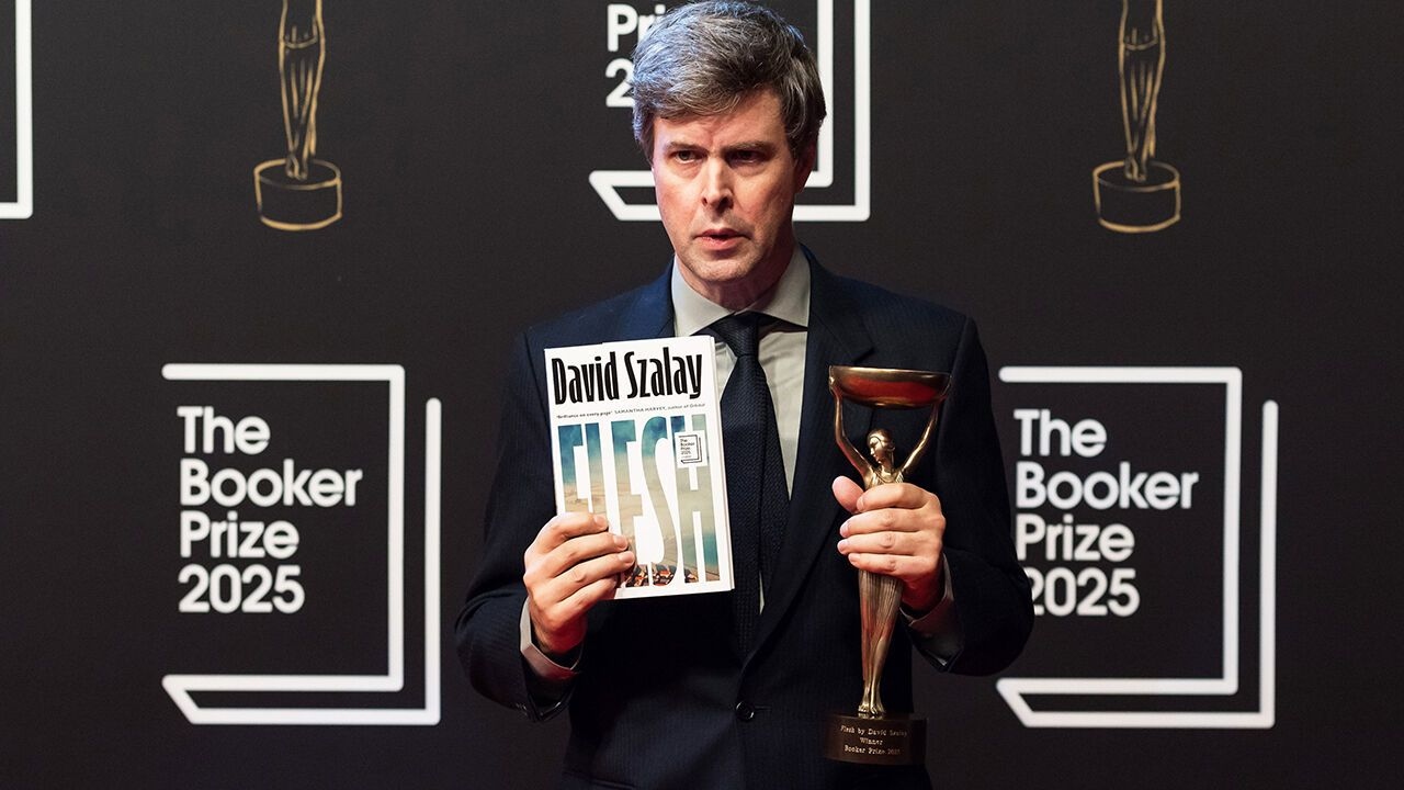 Nhà văn David Szalay tại lễ trao giải Booker 2025