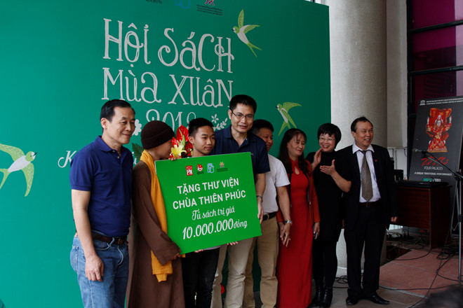 Hoi sach Mua xuan trao tu sach cho thu vien chua Thien Phuc hinh anh 1