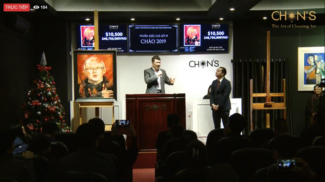 Tranh chan dung HLV Park Hang-seo ban hon 243 trieu dong hinh anh 2