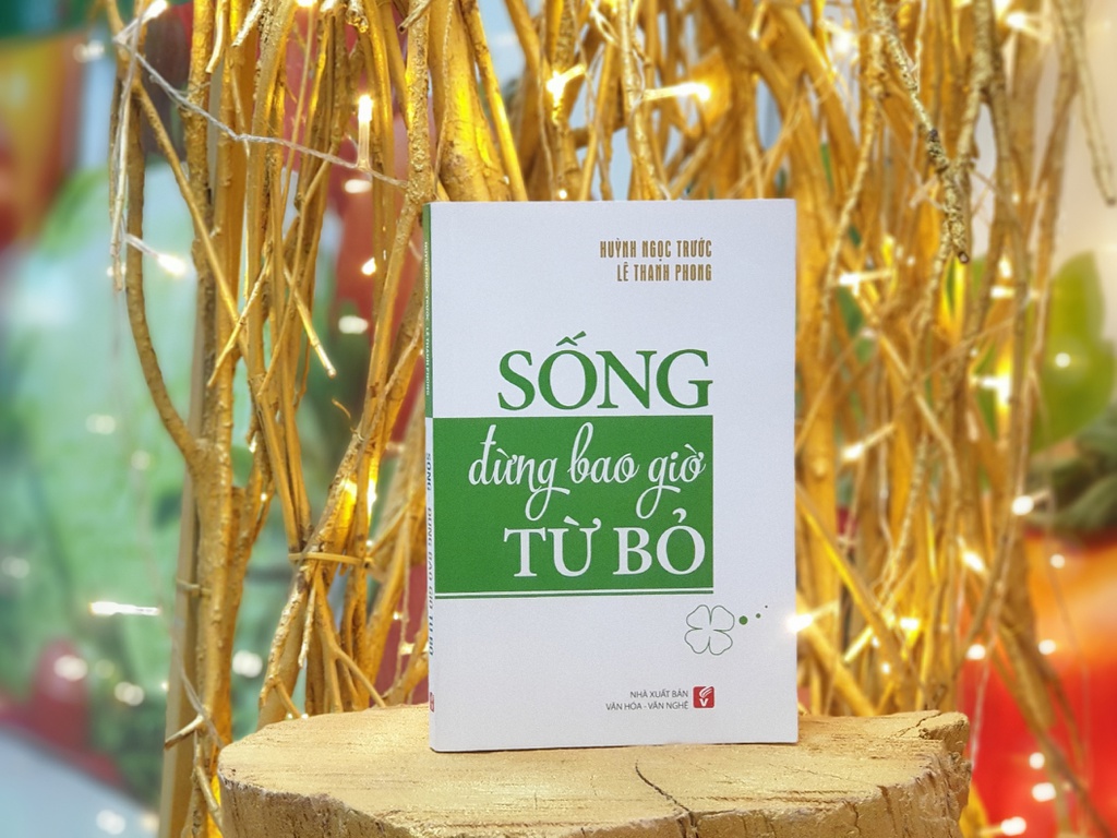 10 sach noi bat cua NXB Van hoa - Van nghe TP.HCM nam 2019 hinh anh 8 10_song_dung_bao_gio_tu_bo.jpg