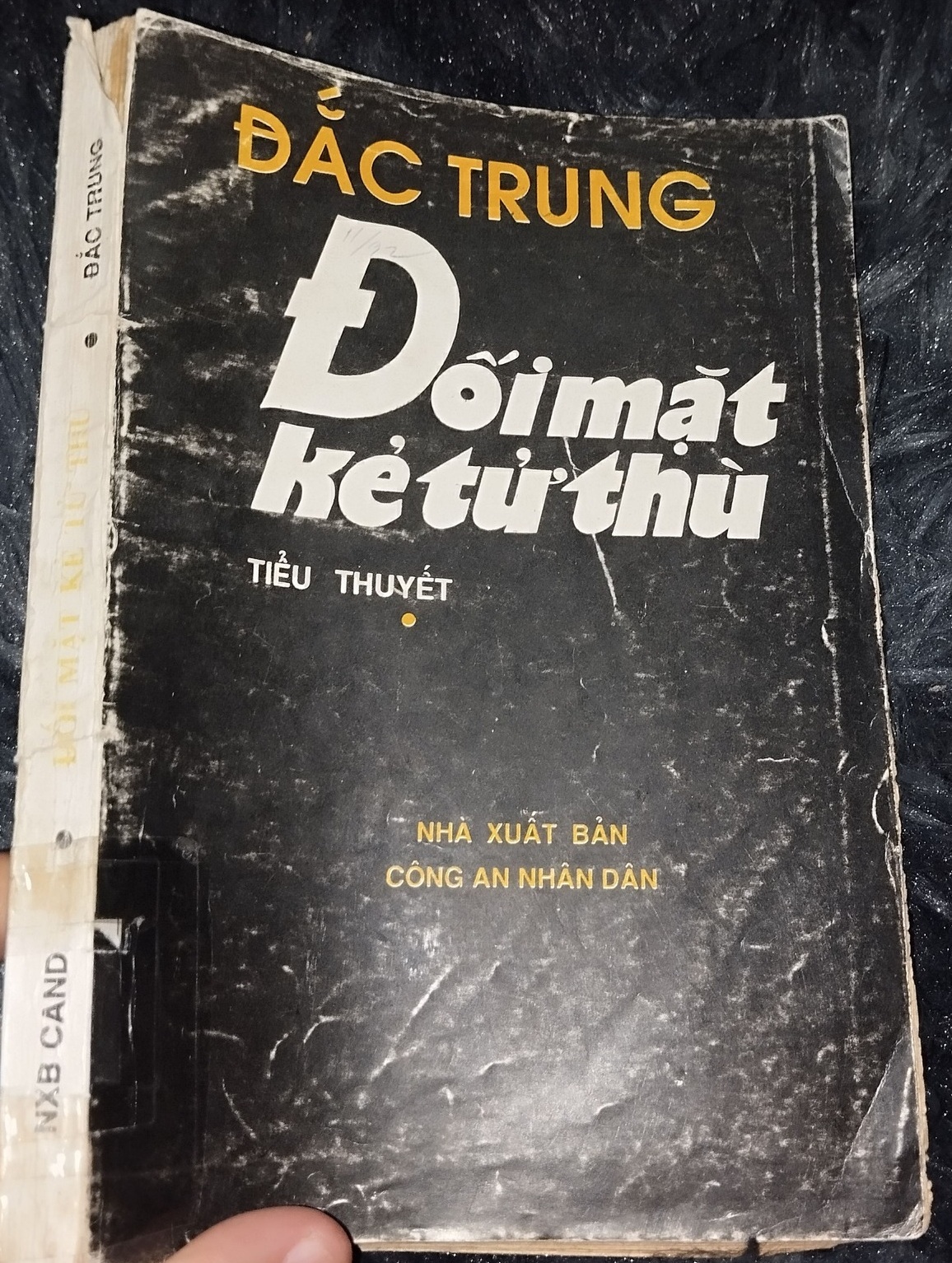 Đối Mặt Kẻ Tử Thù
