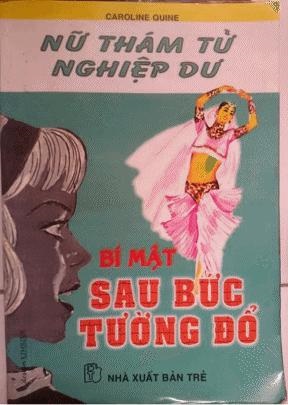 Bí Mật Sau Bức Tường Đổ